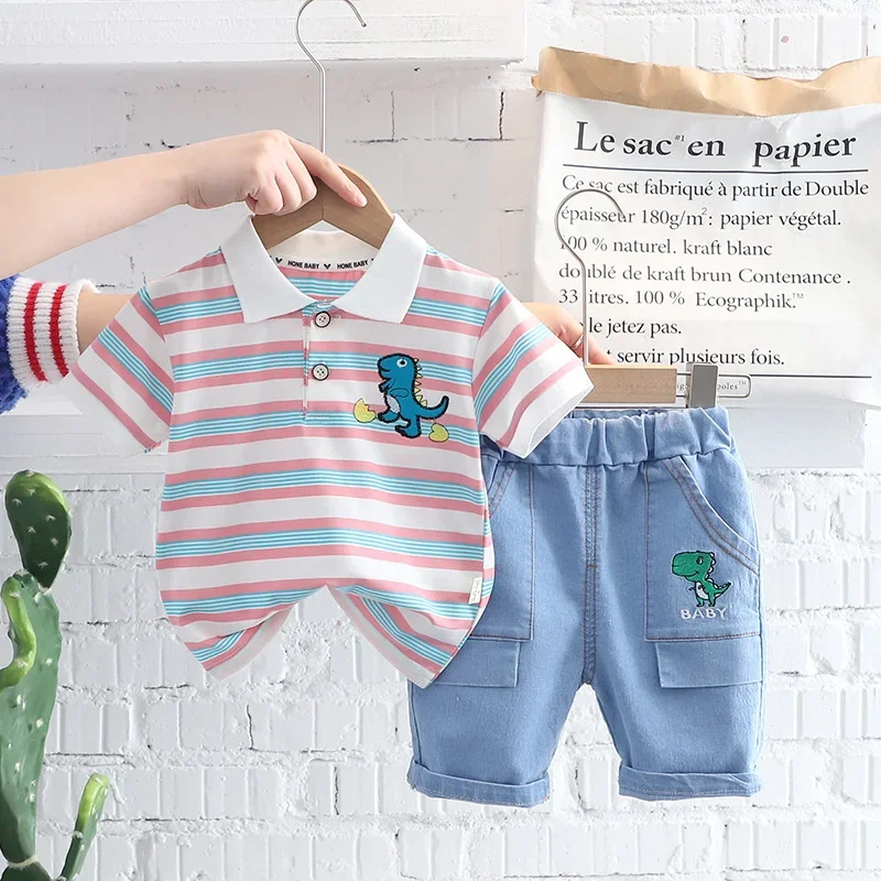Conjunto infantil de verano: camiseta a rayas y pantalón corto