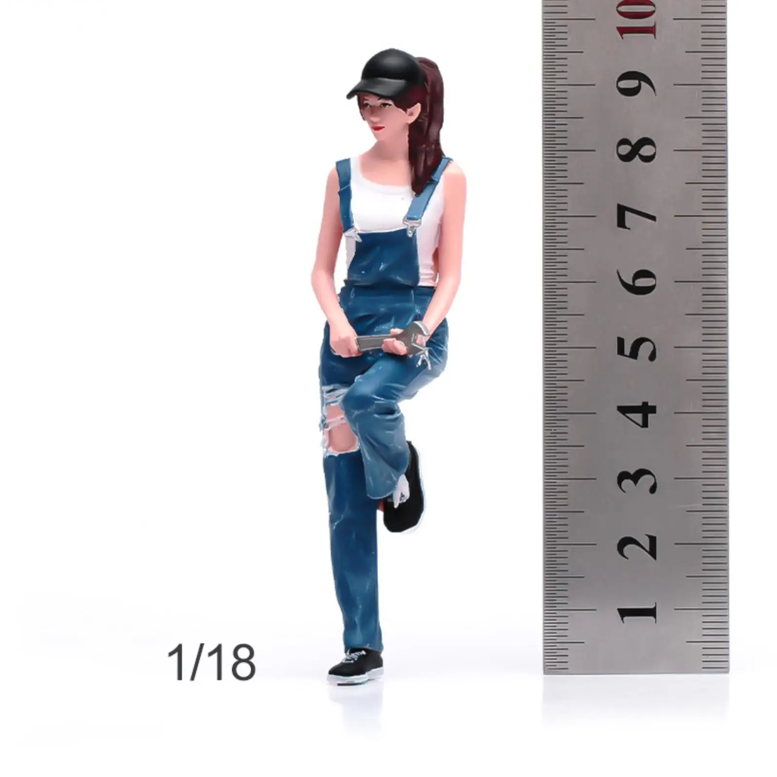 Figura 3D de mecánica automotriz femenina con overol - imagen 4
