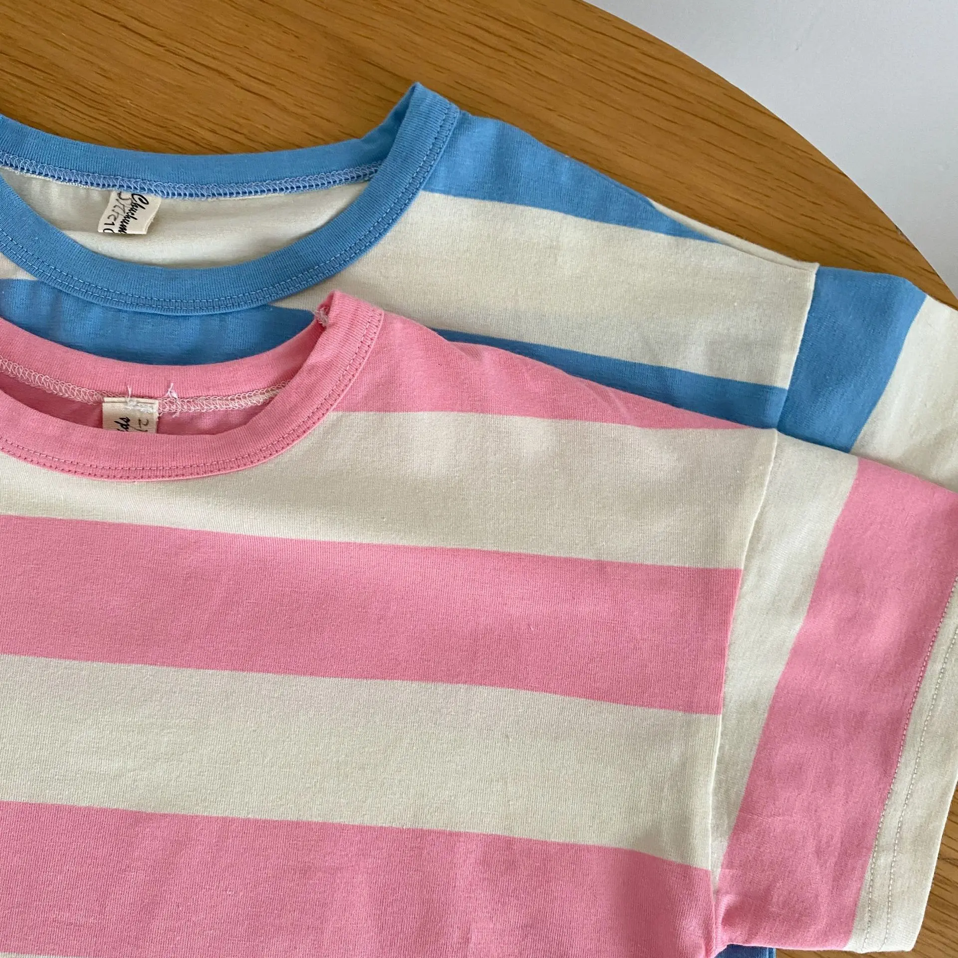 Camiseta a rayas detail de tejido