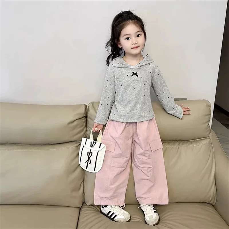 Conjunto infantil con lazo y capucha