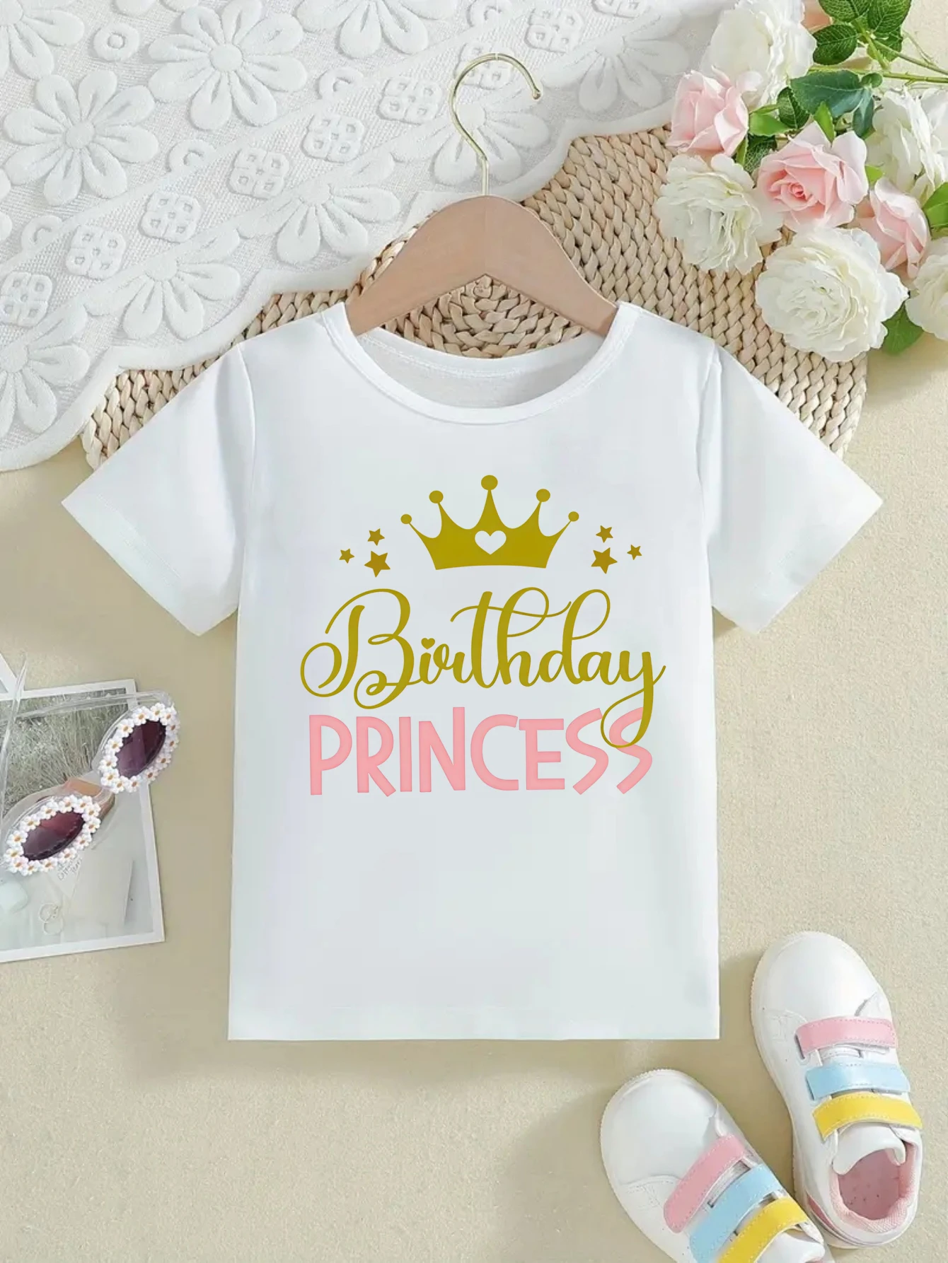 Camiseta niña con corona bordada – Estilo princesita - imagen 2