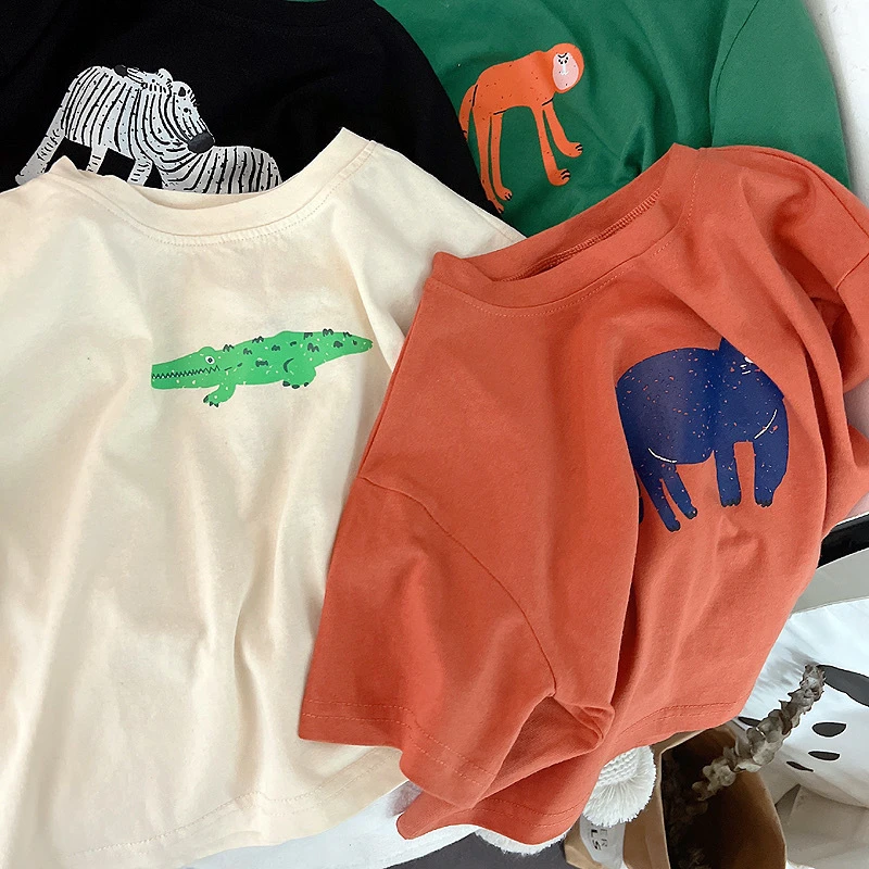 Camiseta infantil con estampado de dibujos animados y cuello redondo
