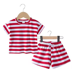 Conjunto veraniego para bebé: tops de algodón a rayas y pantalones cortos