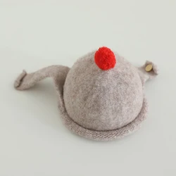 Gorro tejido para bebé de otoño-invierno con pompón y orejeras