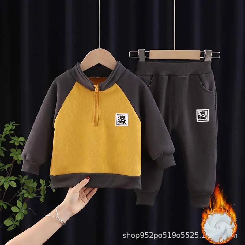 Conjunto infantil de sudadera acolchada y pantalón