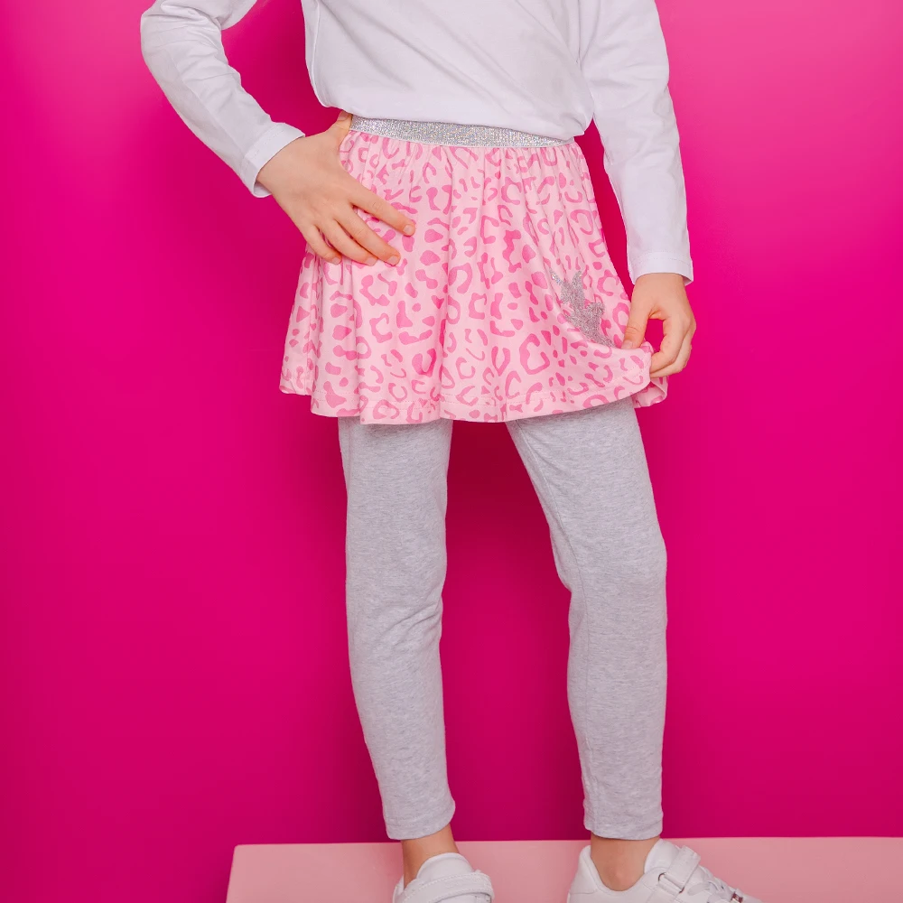Detalle de lentejuelas y estampado unicornio