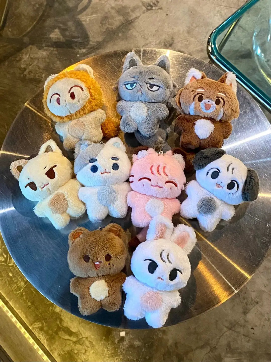 Opciones de llaveros peluche en diferentes tonos