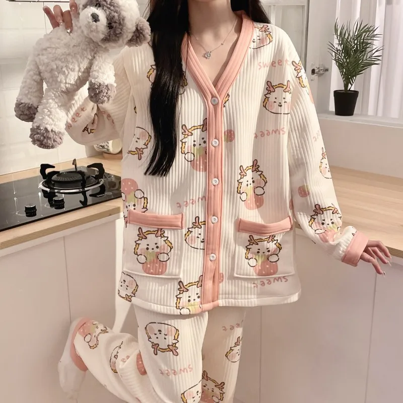 Pijama de maternidad en uso