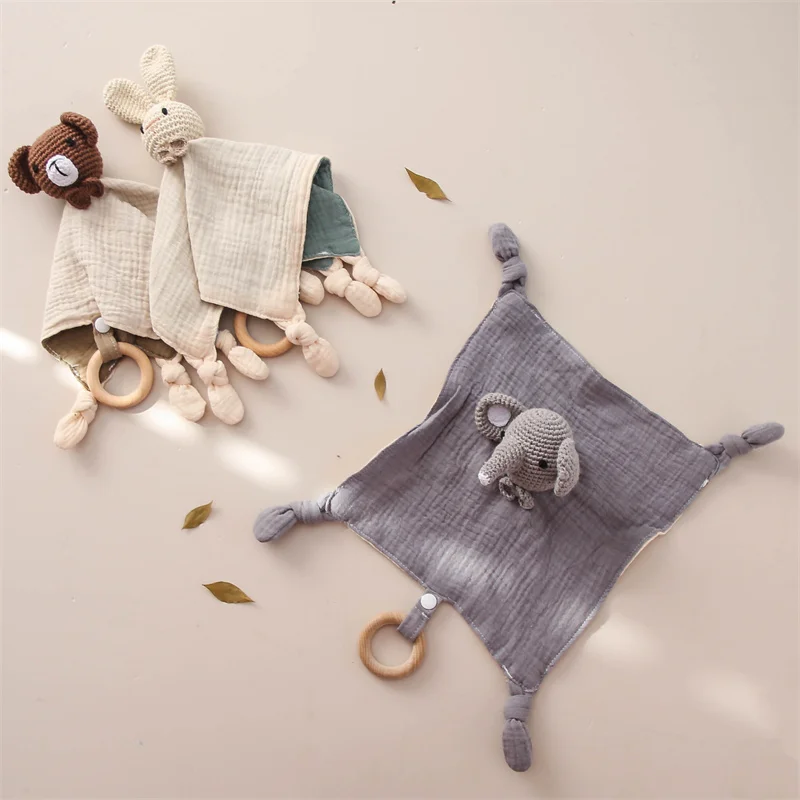 Babero de toalla para bebé con peluche elefante y mordedor