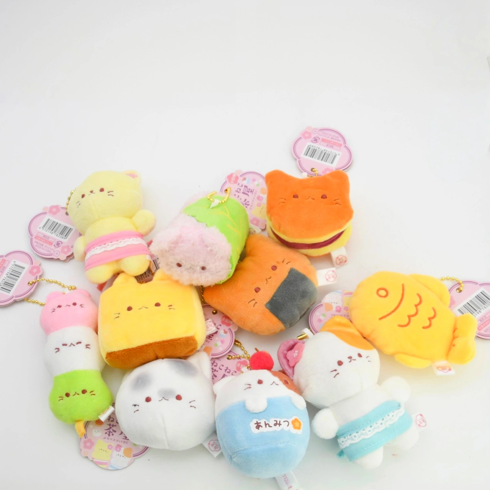 Peluche Neko Chaya con forma de dulce japonés tricolor colgante - imagen 2