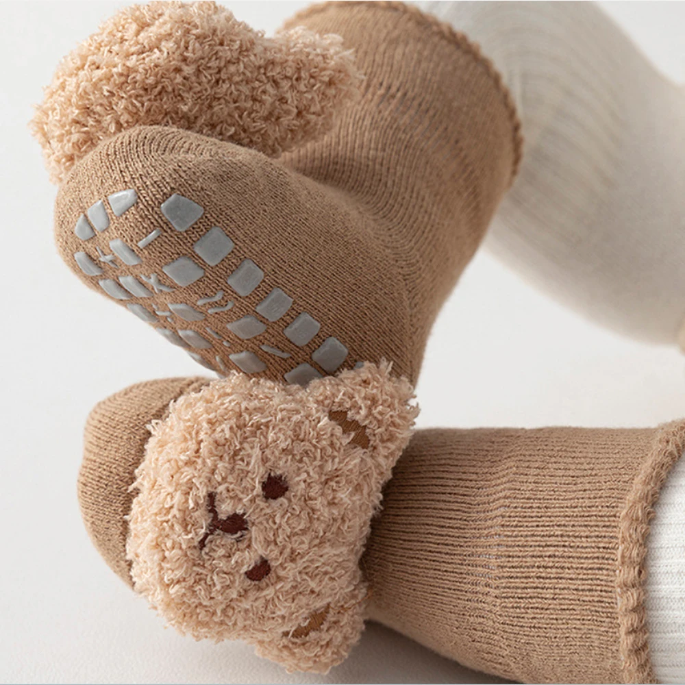 Calcetines de invierno bebé de algodón grueso con oso antideslizante - imagen 2