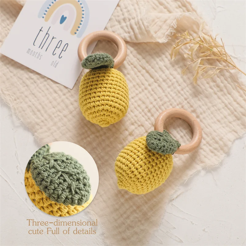 Sonajero de ganchillo con diseño de fruta limón
