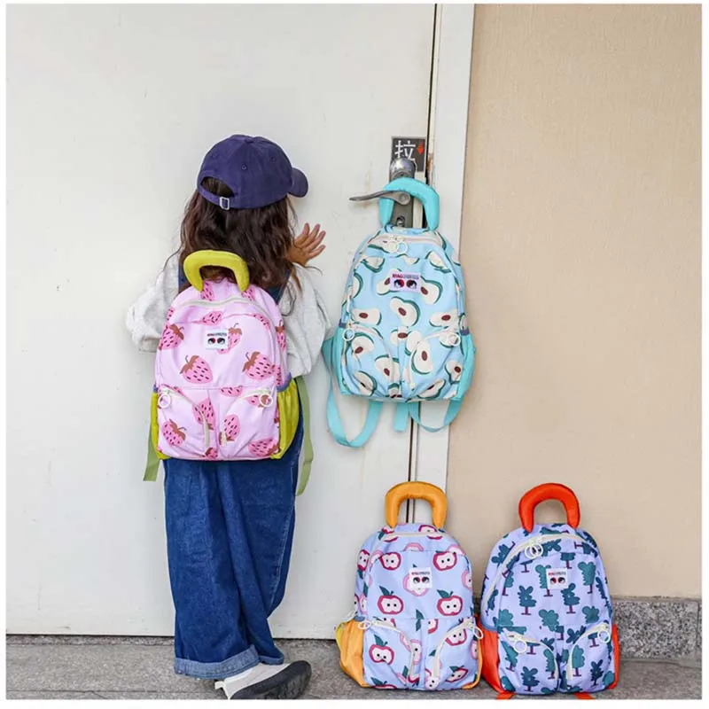 Mochila escolar con estampado de frutas variadas