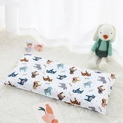 Almohada infantil de algodón con estampado de dibujos para siesta