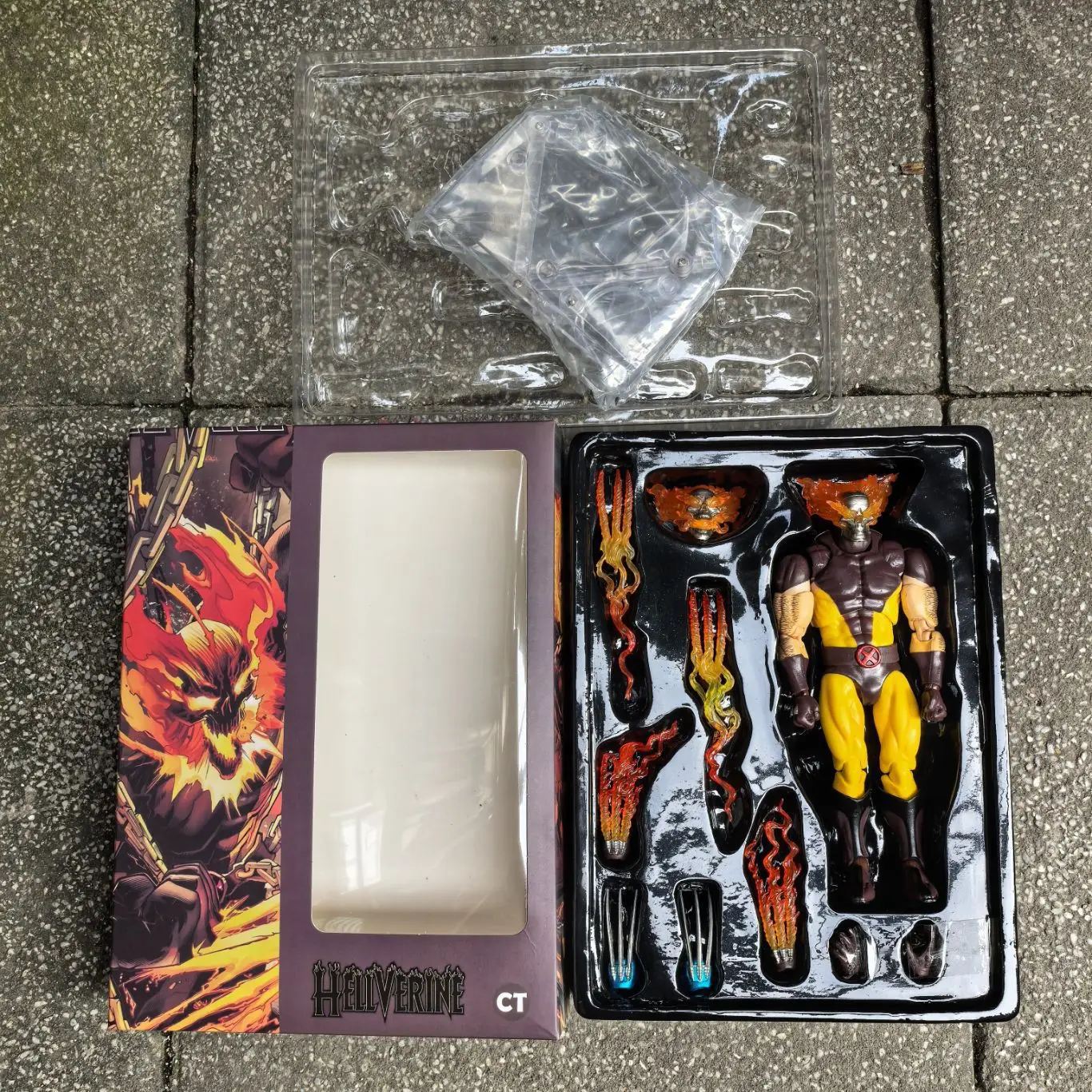 Figura de acción articulada en caja