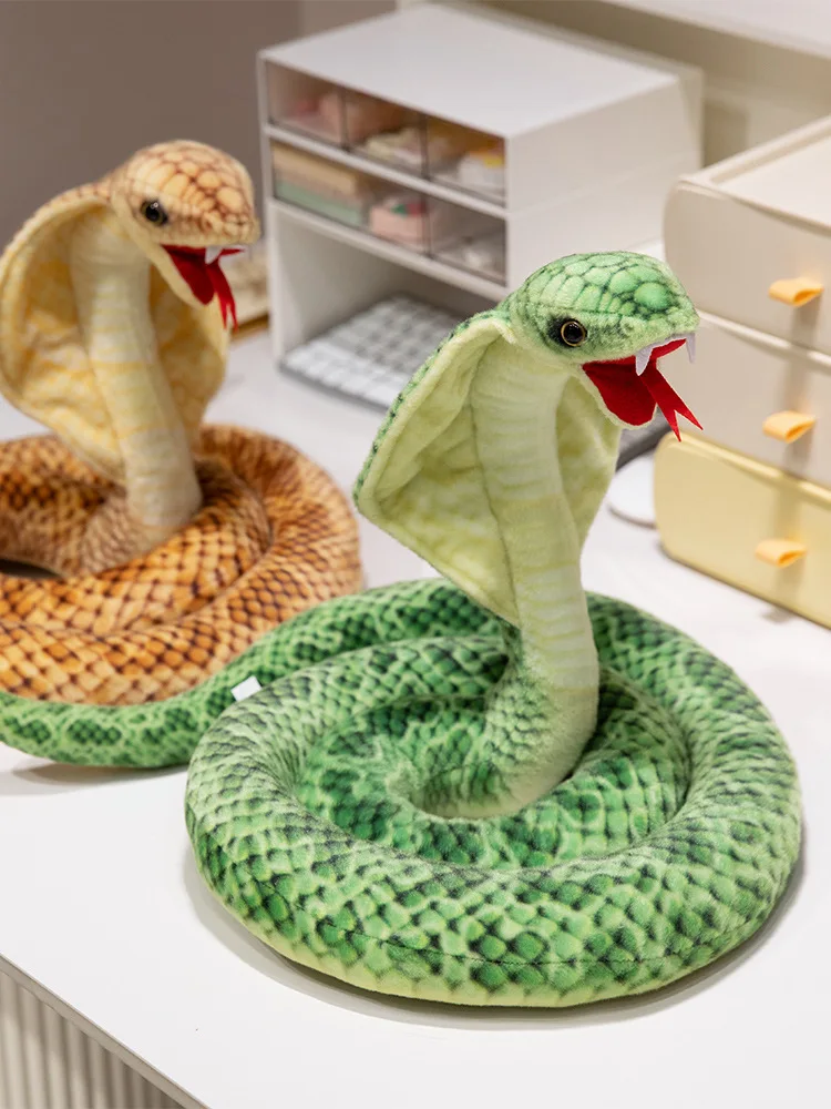 Cobra de peluche en colores vivos