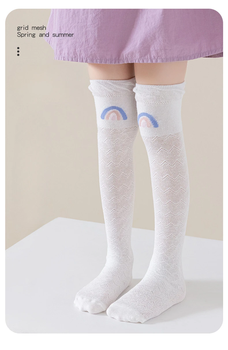 Calcetines altos de niña con diseño cartoon