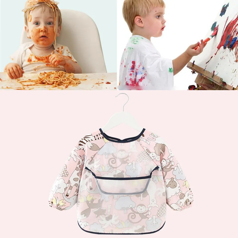 Babero impermeable de manga larga con estampado zoológico rosa