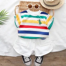 Conjunto de bebé verano con camiseta a rayas y shorts para niño