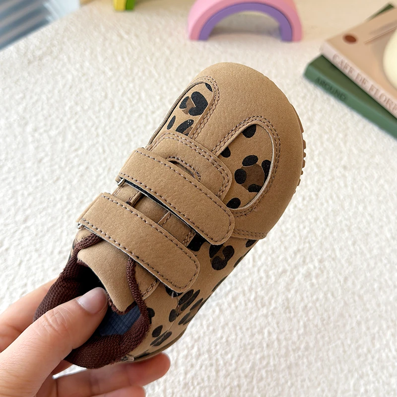 Zapatillas deportivas infantiles para el uso diario