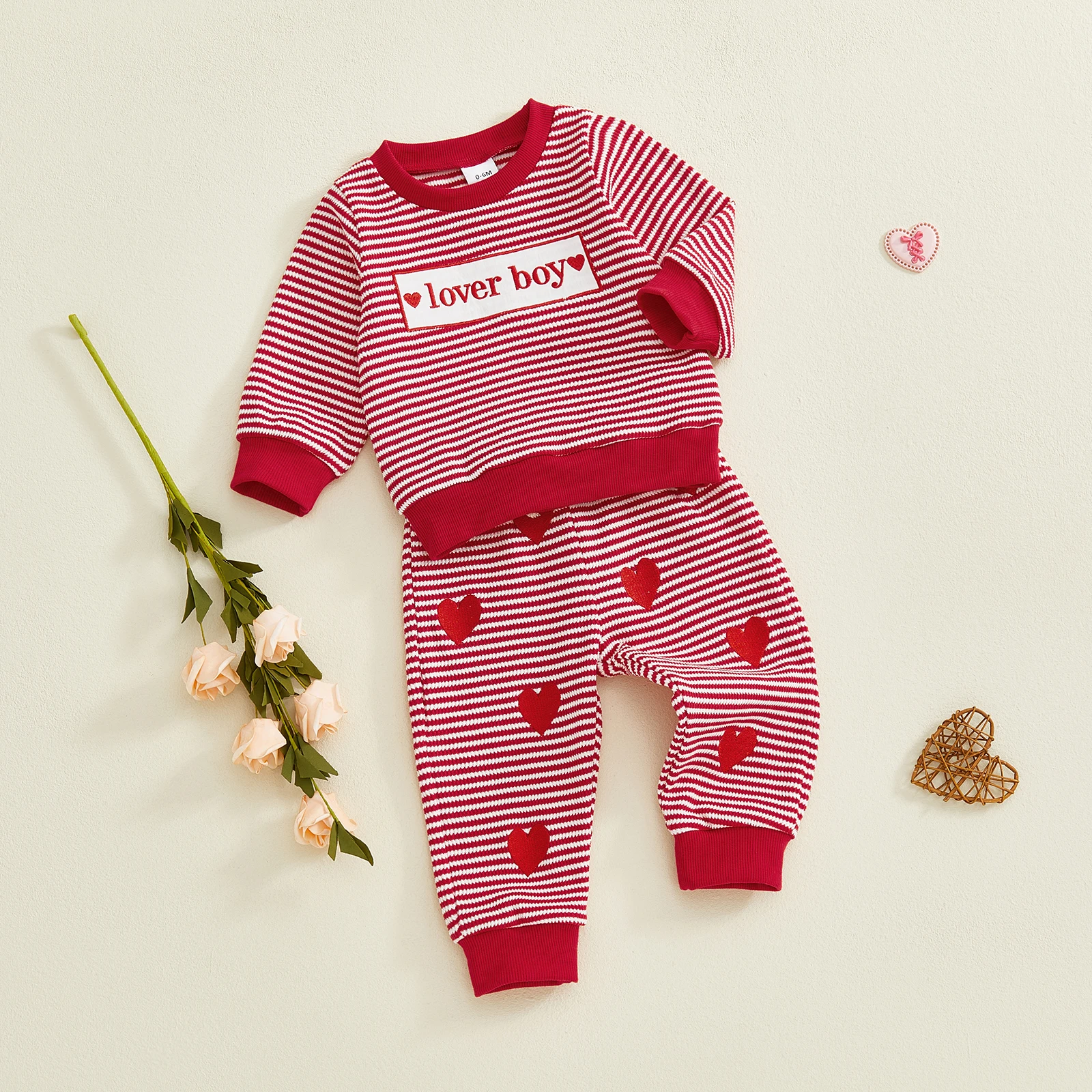 Conjunto bebé San Valentín: camiseta larga y pantalón corazón bordado