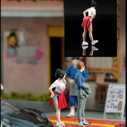 Figura de niña en miniatura de resina pintada a mano para dioramas