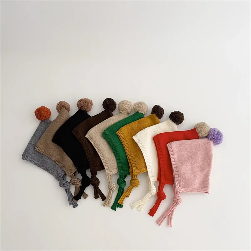 Gorro de invierno tejida con pompon para niño