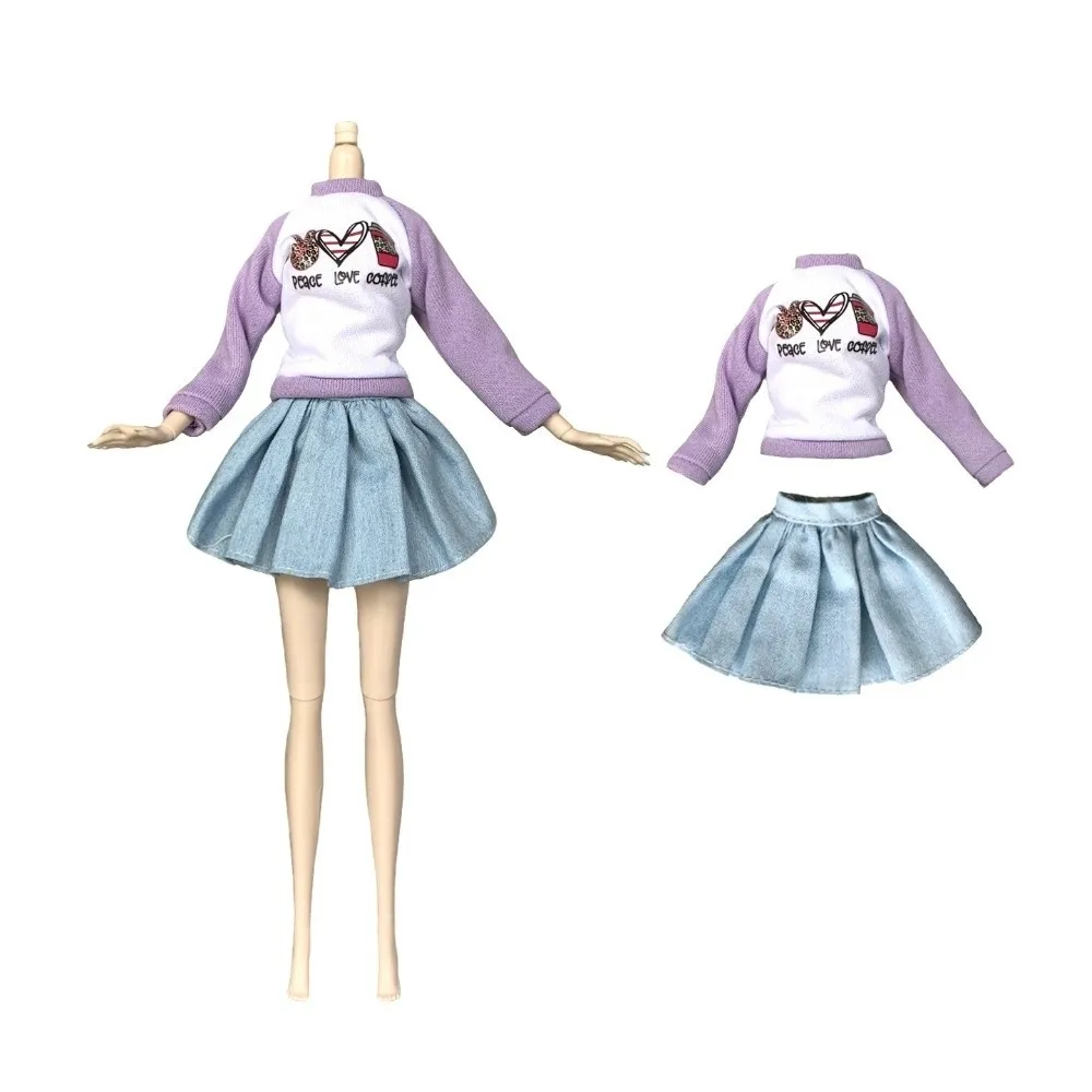 Conjunto de ropa para muñecas con falda plisada y sudadera - imagen 2