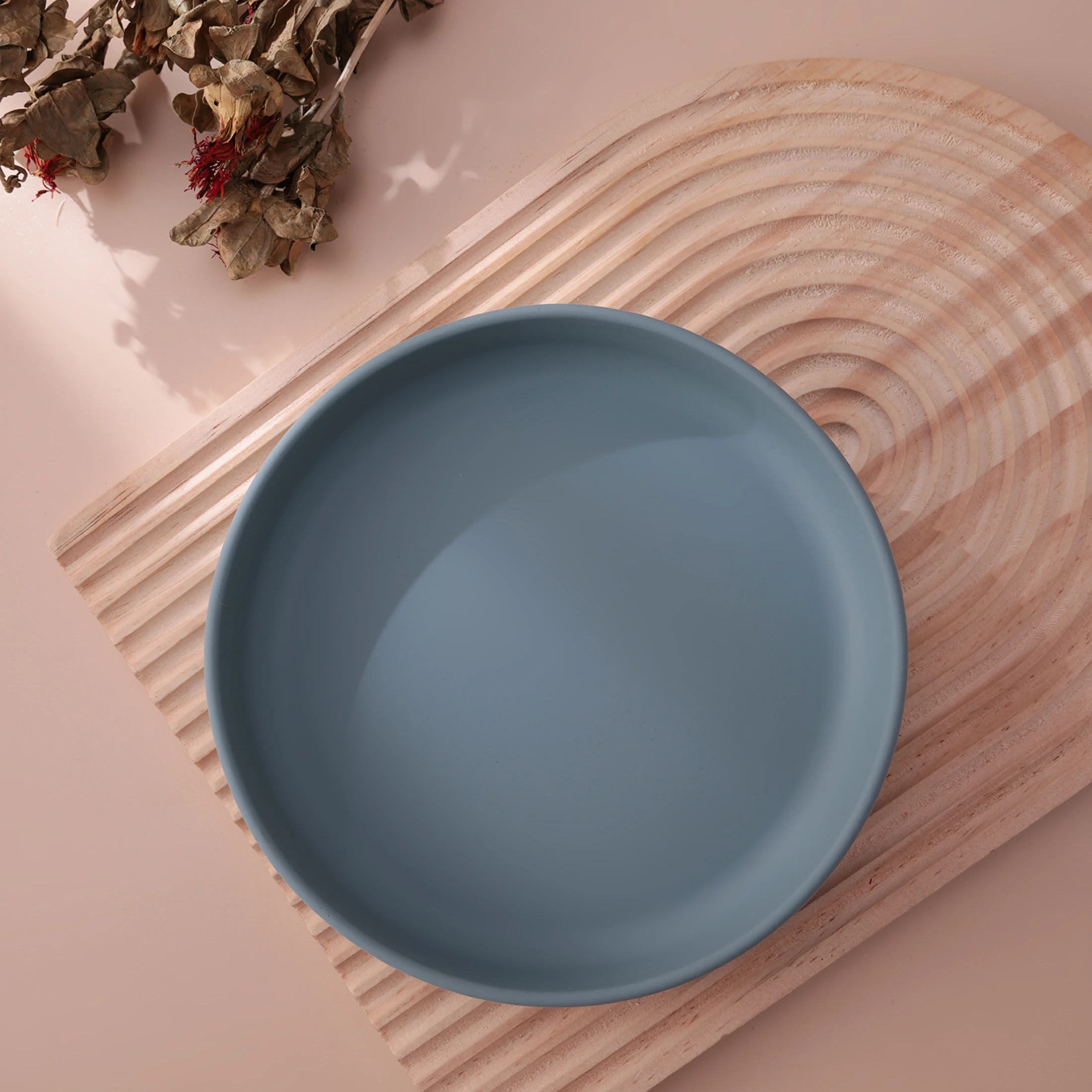Plato de silicona en uso con ventosa antideslizante