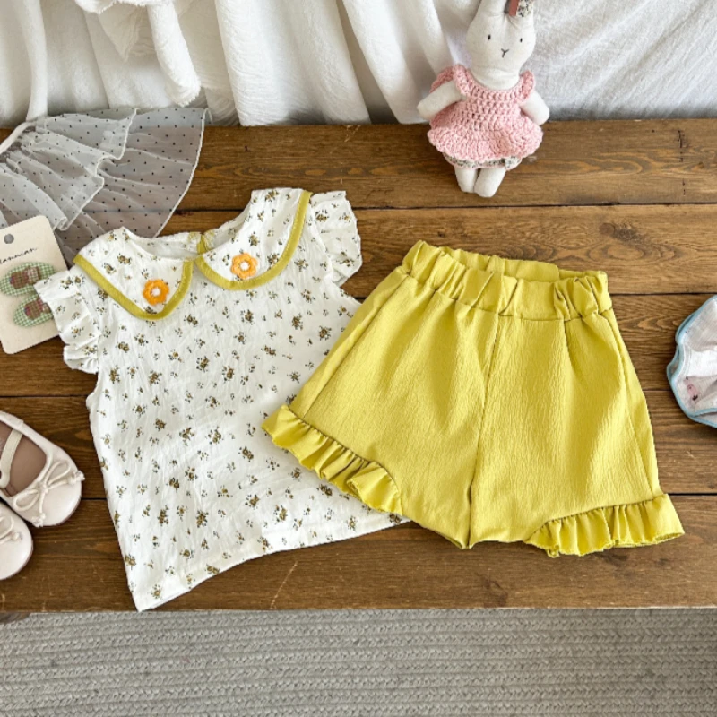 Conjunto de bebé veraniego con chaleco floral y pantalón corto - imagen 2