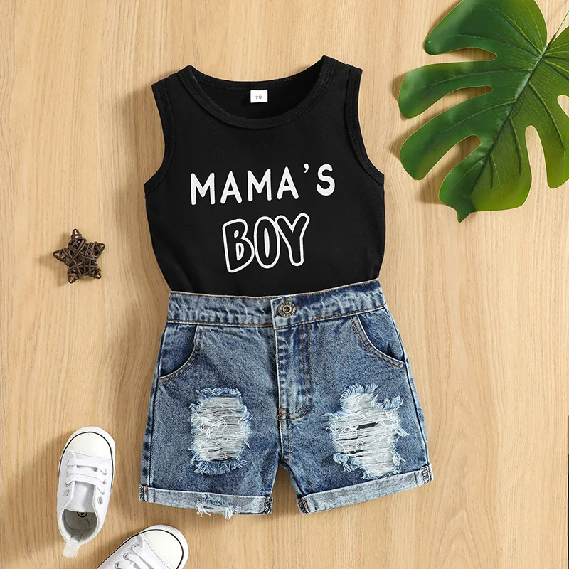 Camiseta sin mangas negra con estampado de letras para bebé
