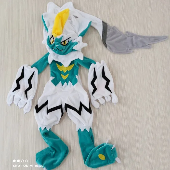 Detalle del acabado y textura del peluche Pokemon gigante
