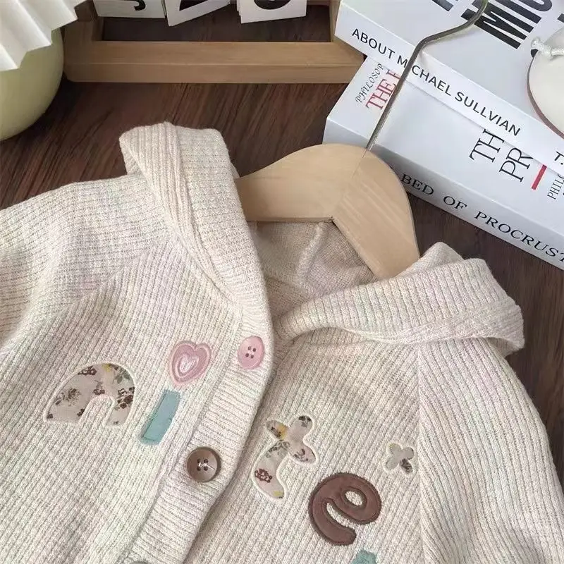 Cardigan con capucha para bebé – Prenda de otoño y primavera - imagen 3