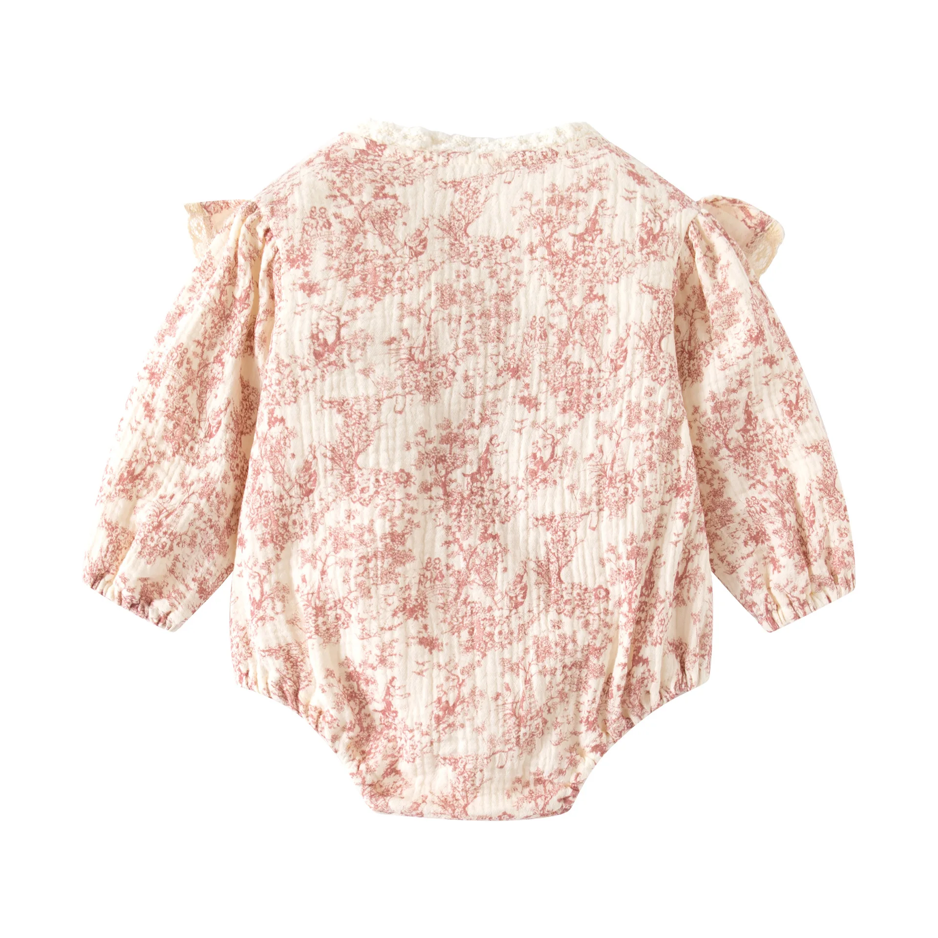 El sombrero a juego completa el look oriental del conjunto