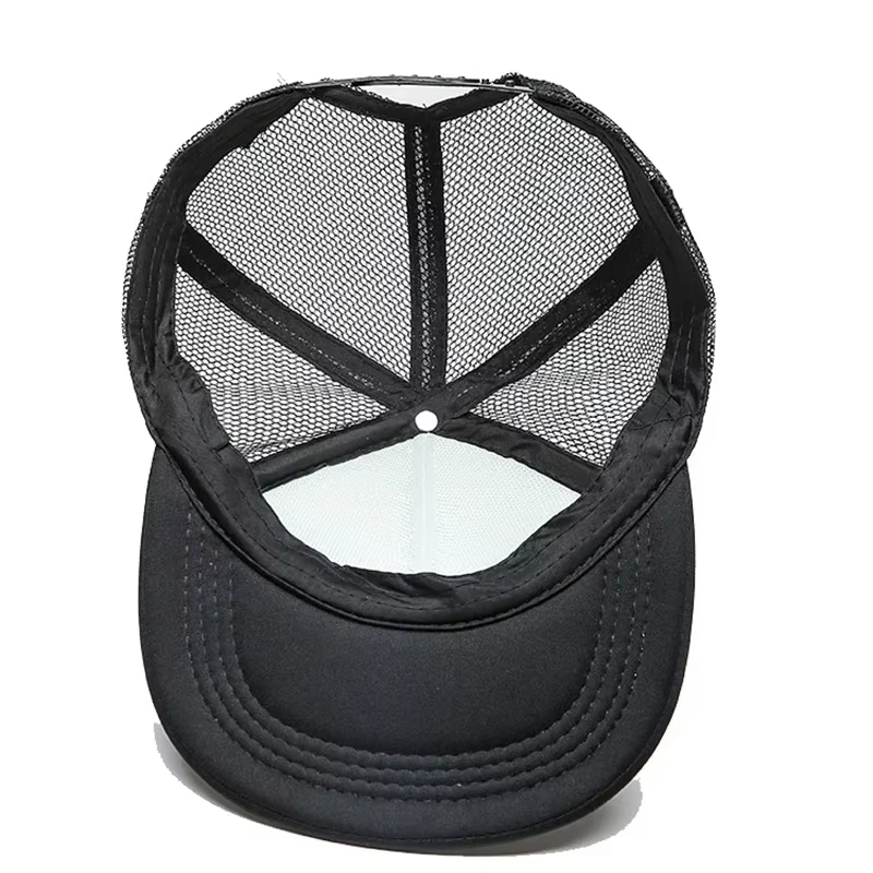 Gorra infantil en vista lateral con acabado de malla