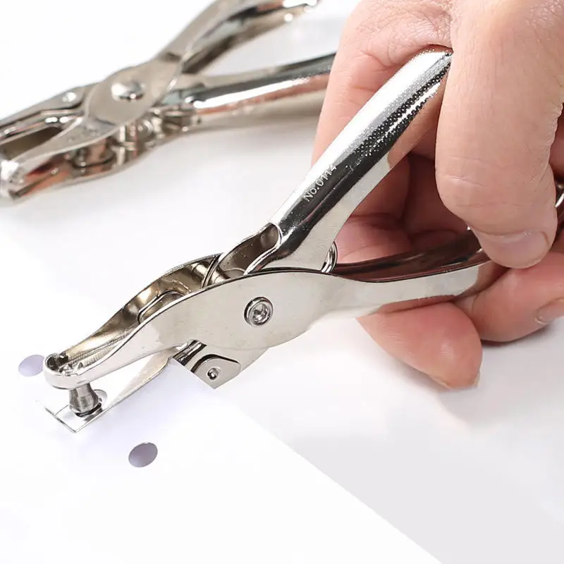 Accesorio metálico para manualidades y trabajos de papel