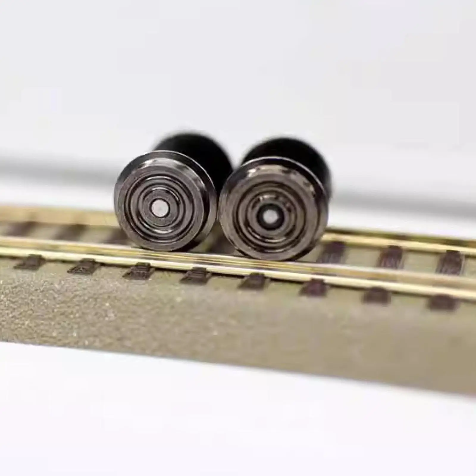 Ruedas metálicas para tren de modelismo de escala HO - imagen 4
