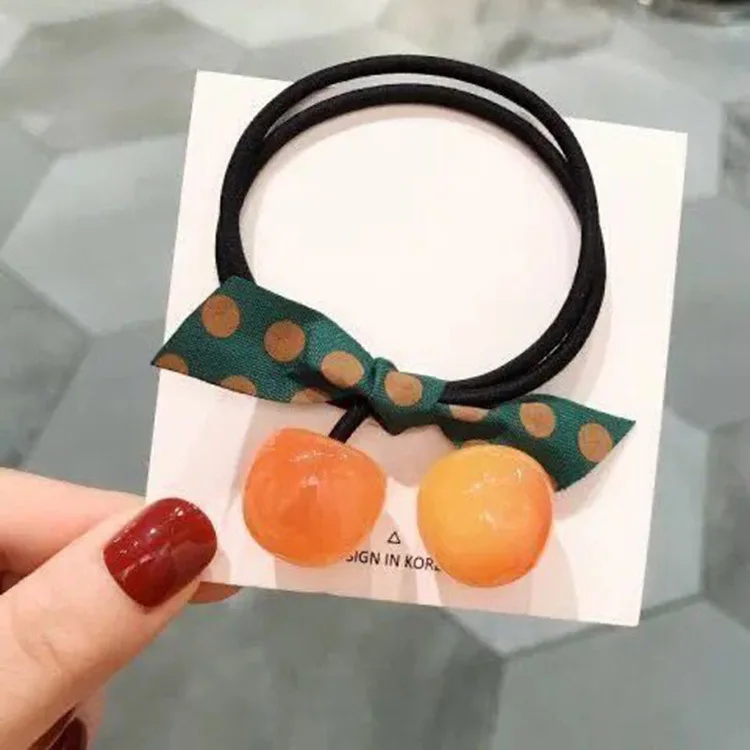 Anillo de cuero de cereza en uso diario