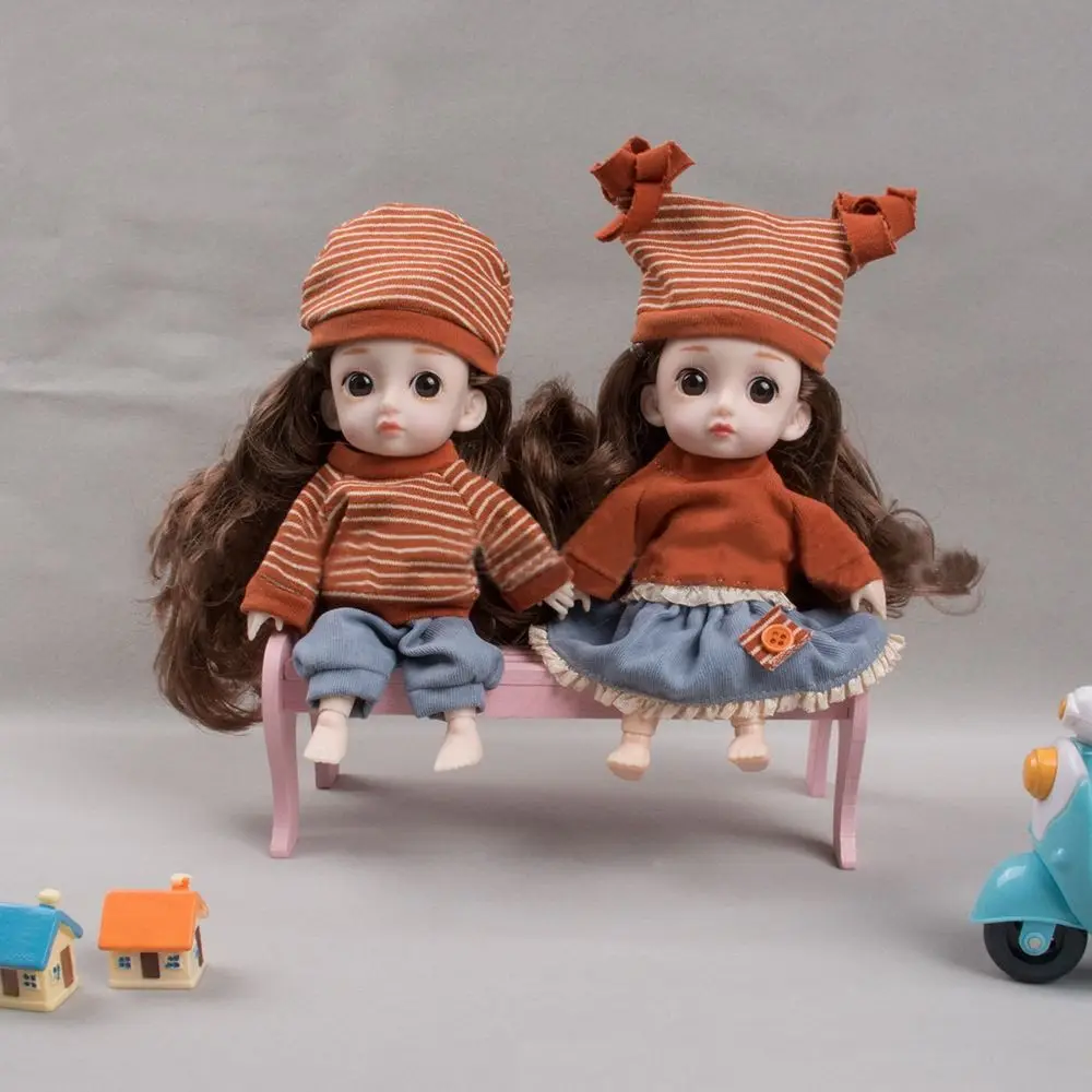 Pantalones vaqueros y camiseta para muñeca mini
