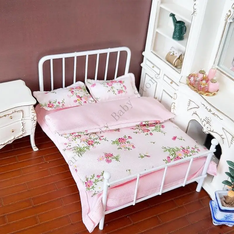 Ropa de cama en miniatura para casa de muñecas: almohadas suaves - imagen 3