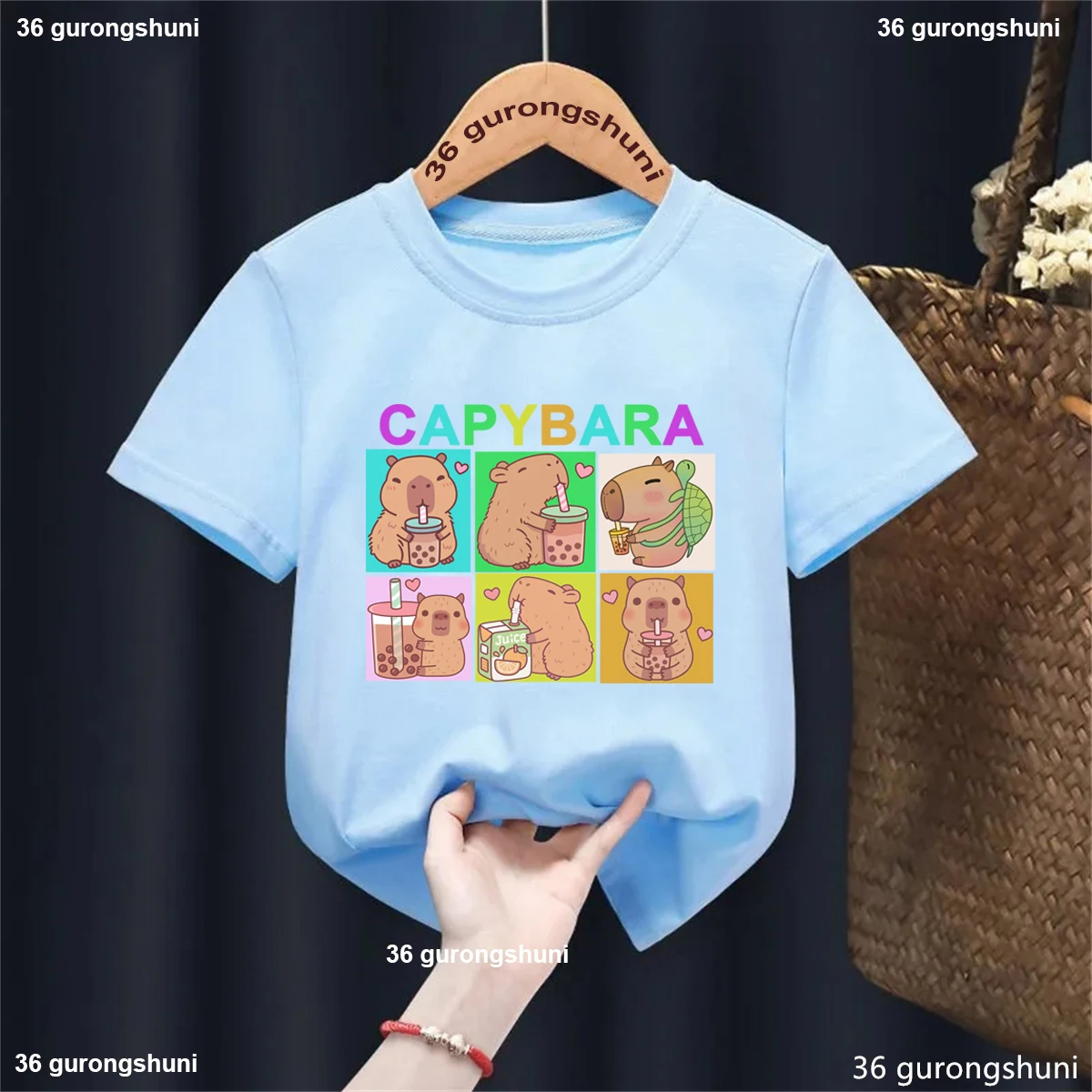 Camiseta infantil en color rosa con diseño de capybara