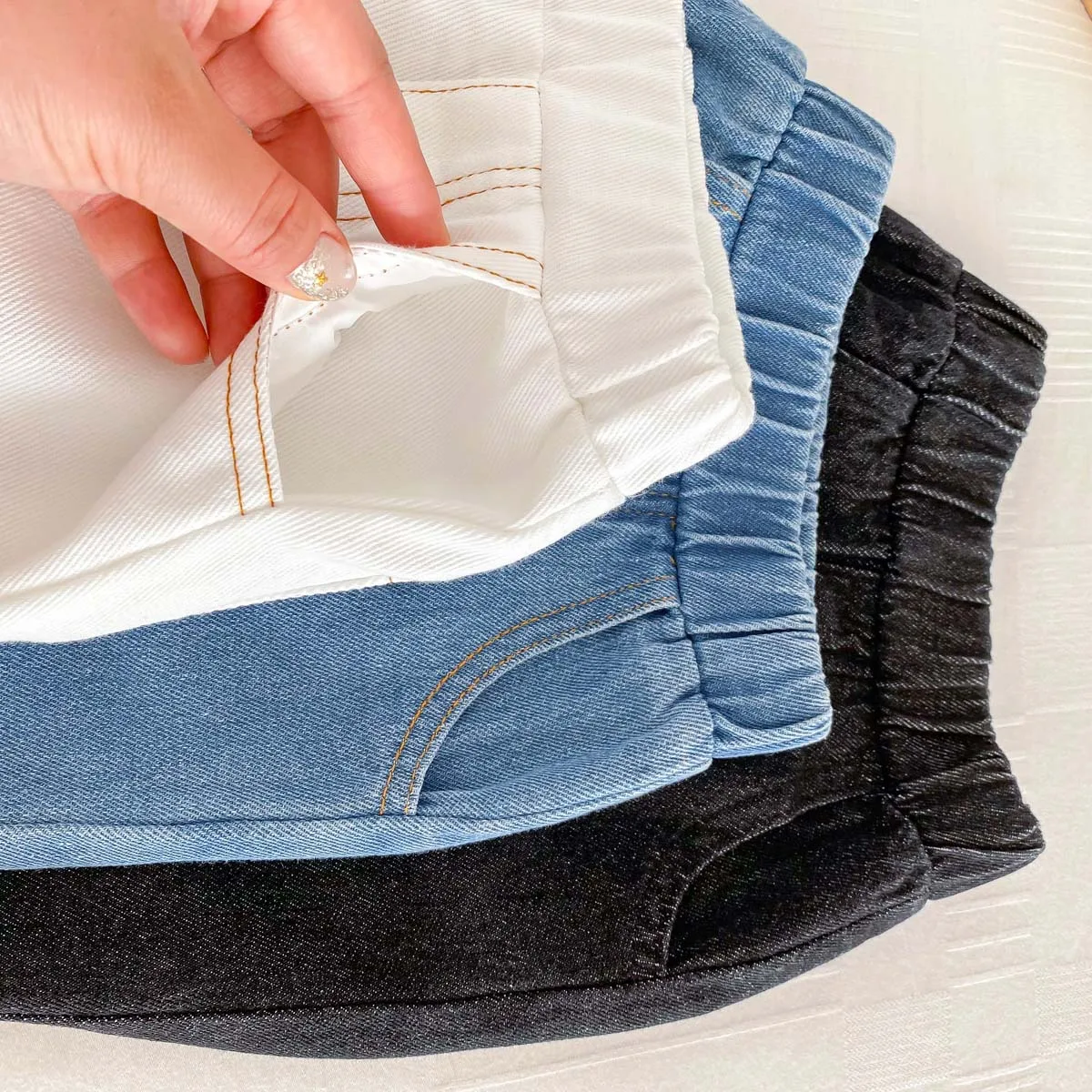 Pantalones jeans infantil con detalle del ajuste