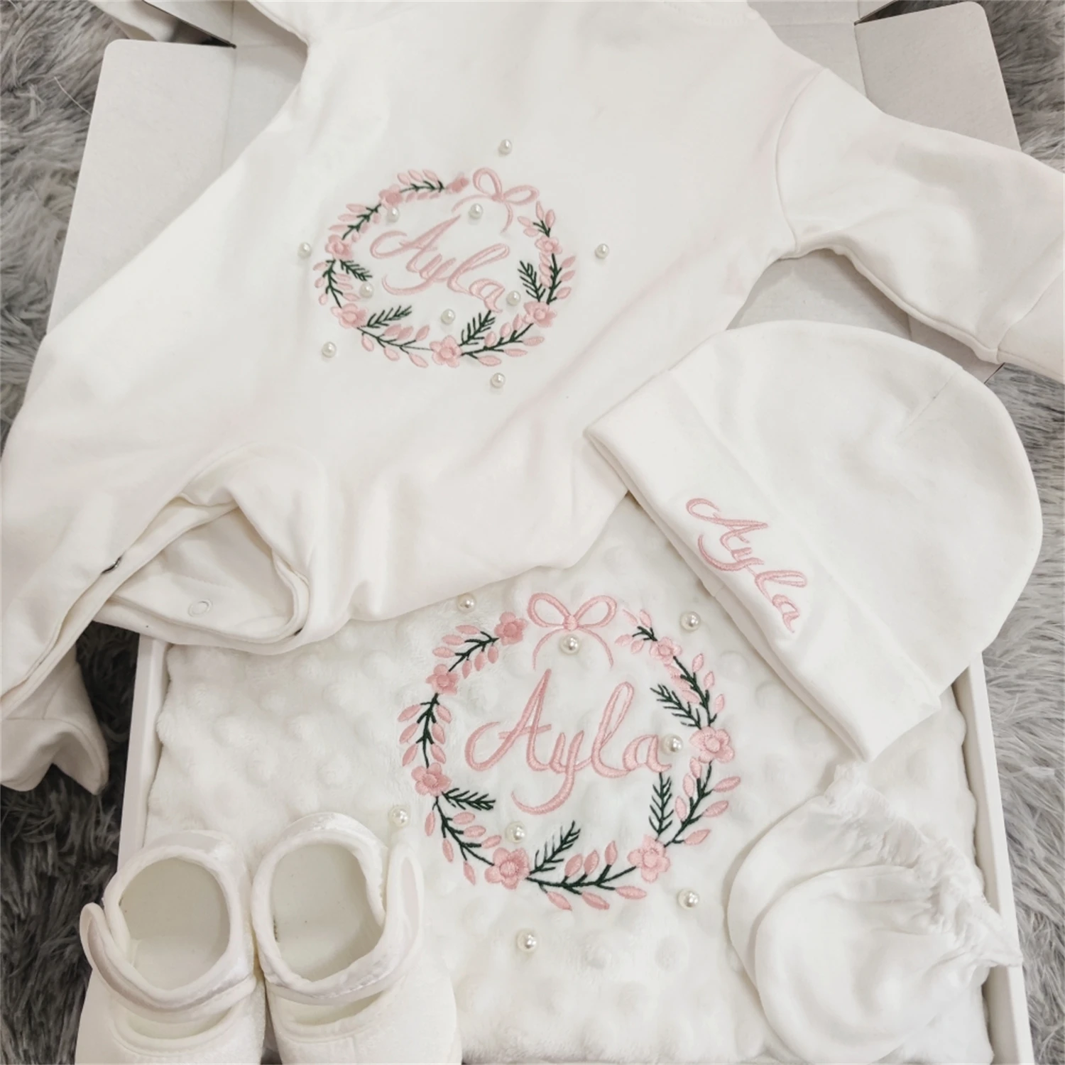 Dollbling Conjunto de manta y mameluco para bebé bordado con nombre - imagen 5