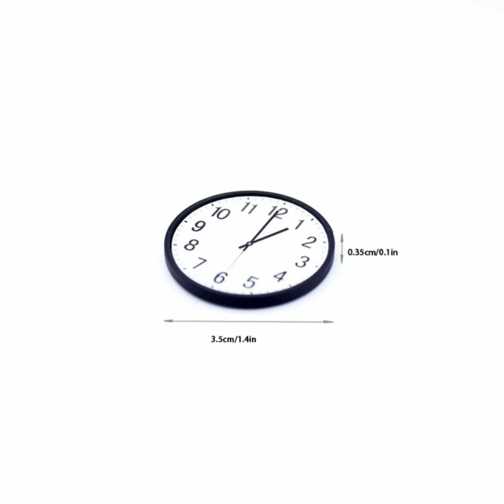 Reloj de pared europeo en miniatura con esfera clásica