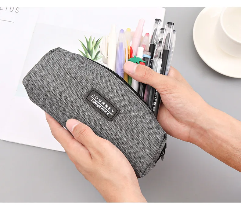 Estuche en uso para material escolar