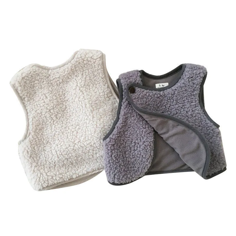 Modelo infantil con chaleco