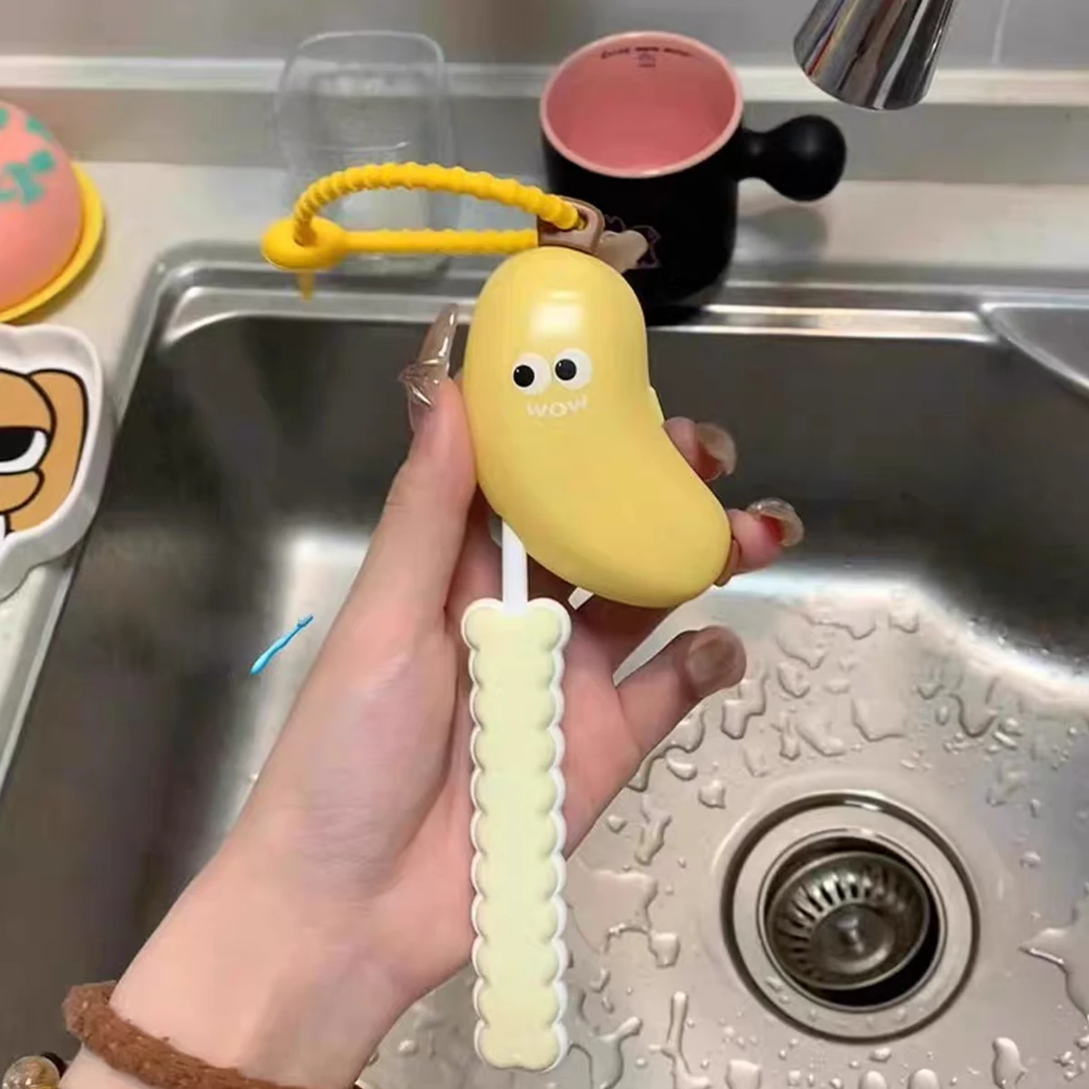 Cepillo de dientes infantil con forma de plátano y funda protectora - imagen 4