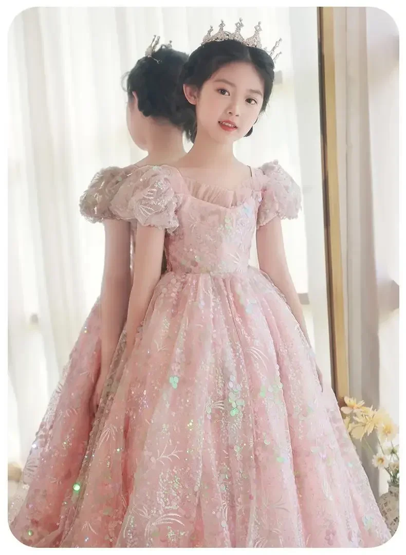 Vestido rosa con falda voluminosa
