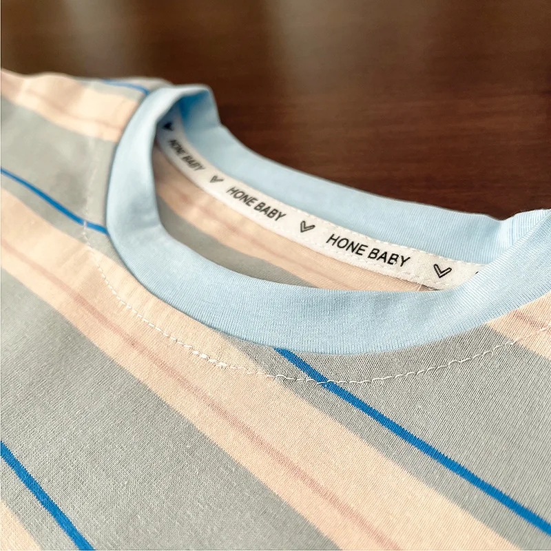 Conjunto de verano niño: camiseta manga corta a rayas y pantalón corto - imagen 3