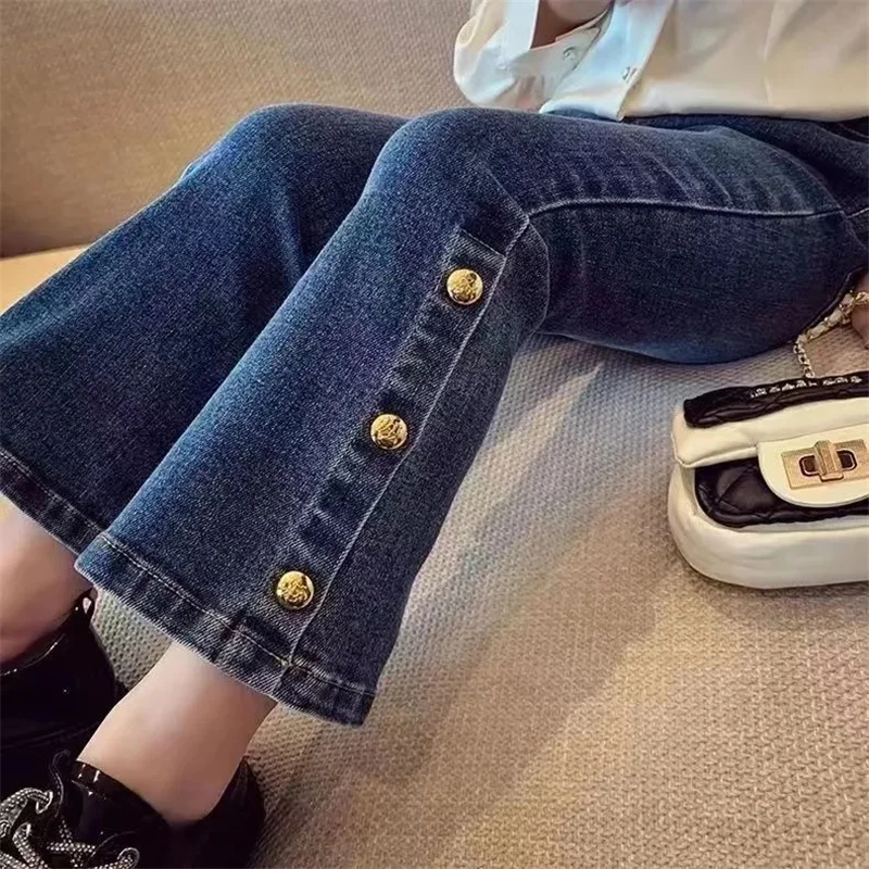 Vaqueros para niñas tipo campana: estilo retro y cintura media